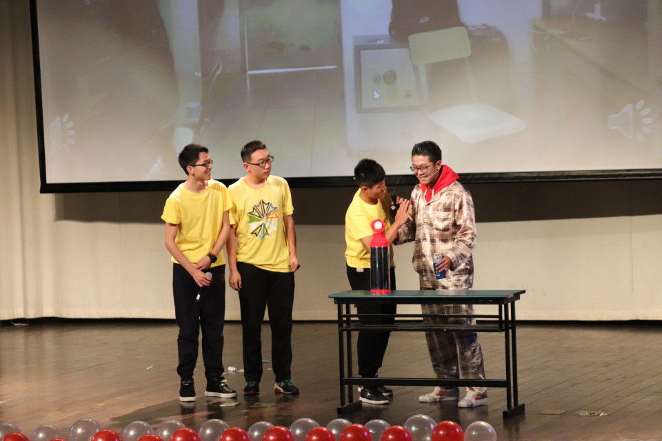 测绘2班演绎现代版邹忌讽齐王纳谏 测绘2班演绎现代版邹忌讽齐王纳谏